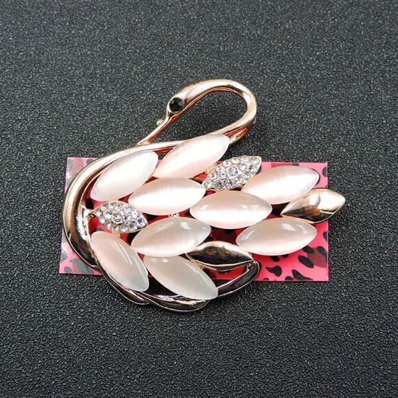 Pink Opal Cute Swan Crystal Animal Charm Brooch Pin NWOT - Picture 1 of 3
